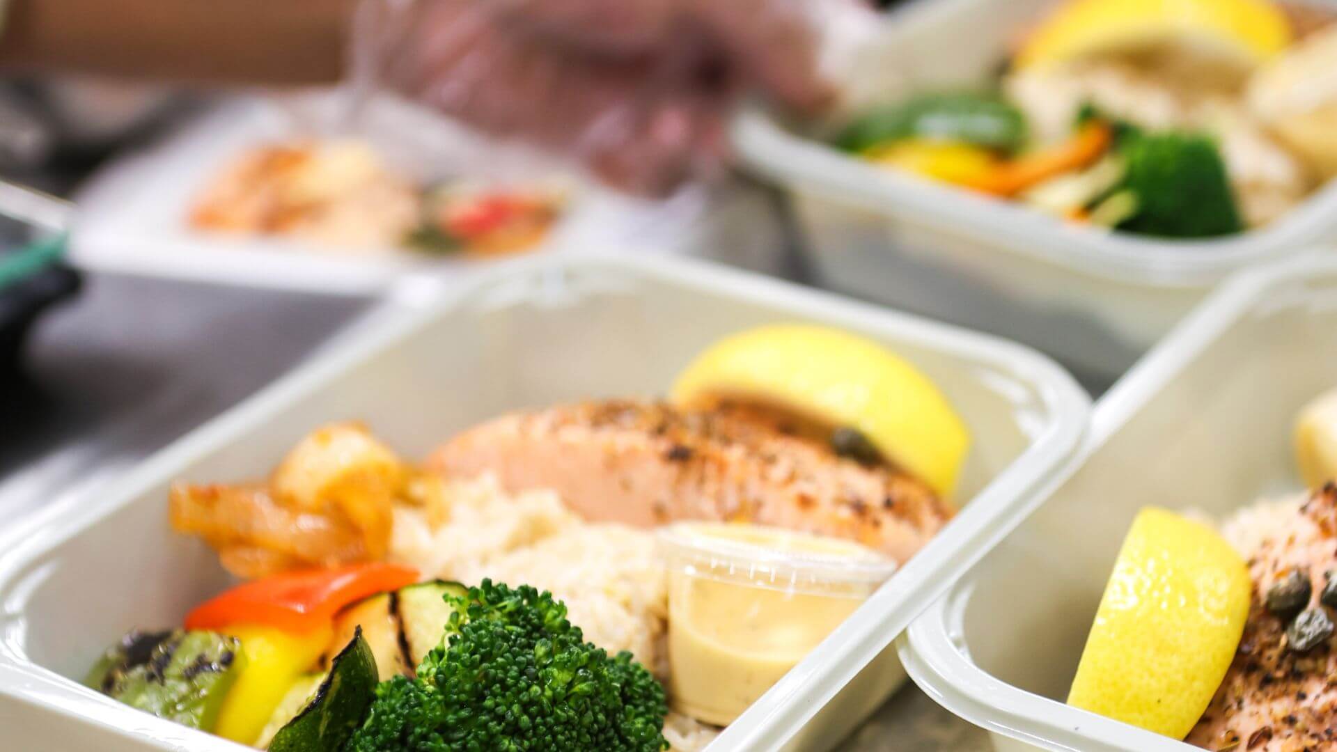 Healthy meal delivery Montreal Laval ready-to-eat meals FreshMTL