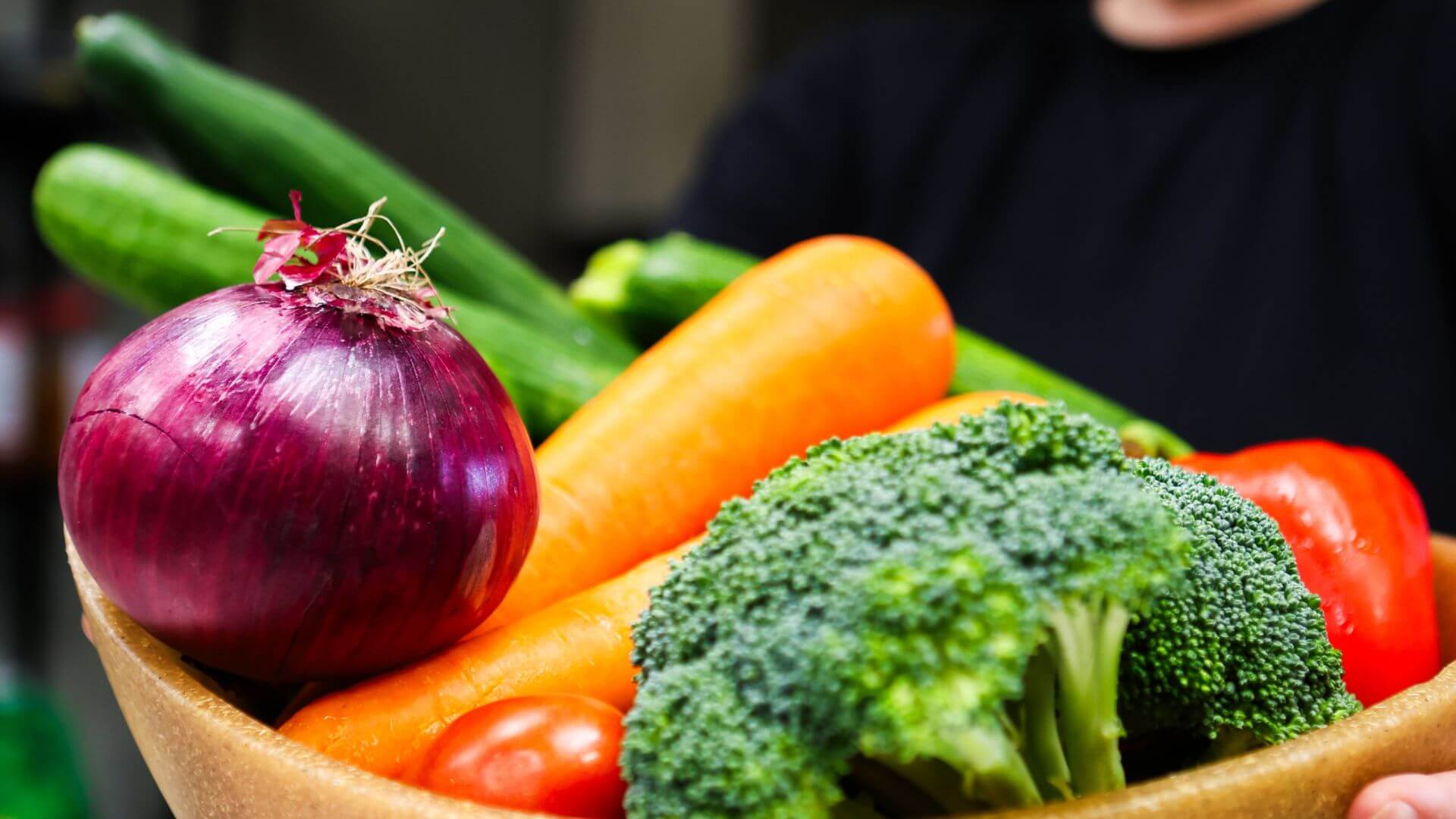 Local Quebec produce for Fresh MTL meals, Chef prepping locally sourced ingredients
