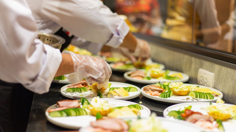 Professional caterer plating dishes for a Montreal event, guide to choosing the right catering service